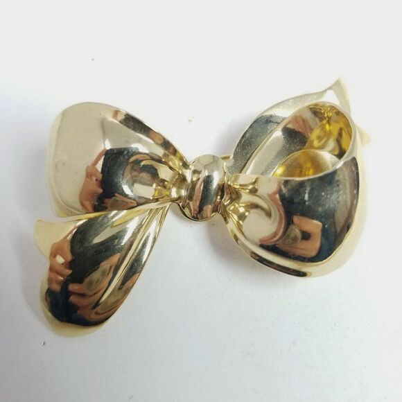 Vintage Bow Shape Brooch, Gold Tone Polished Lapel Pin, Ribbon Present Lapel Pin - Picture 2 of 6